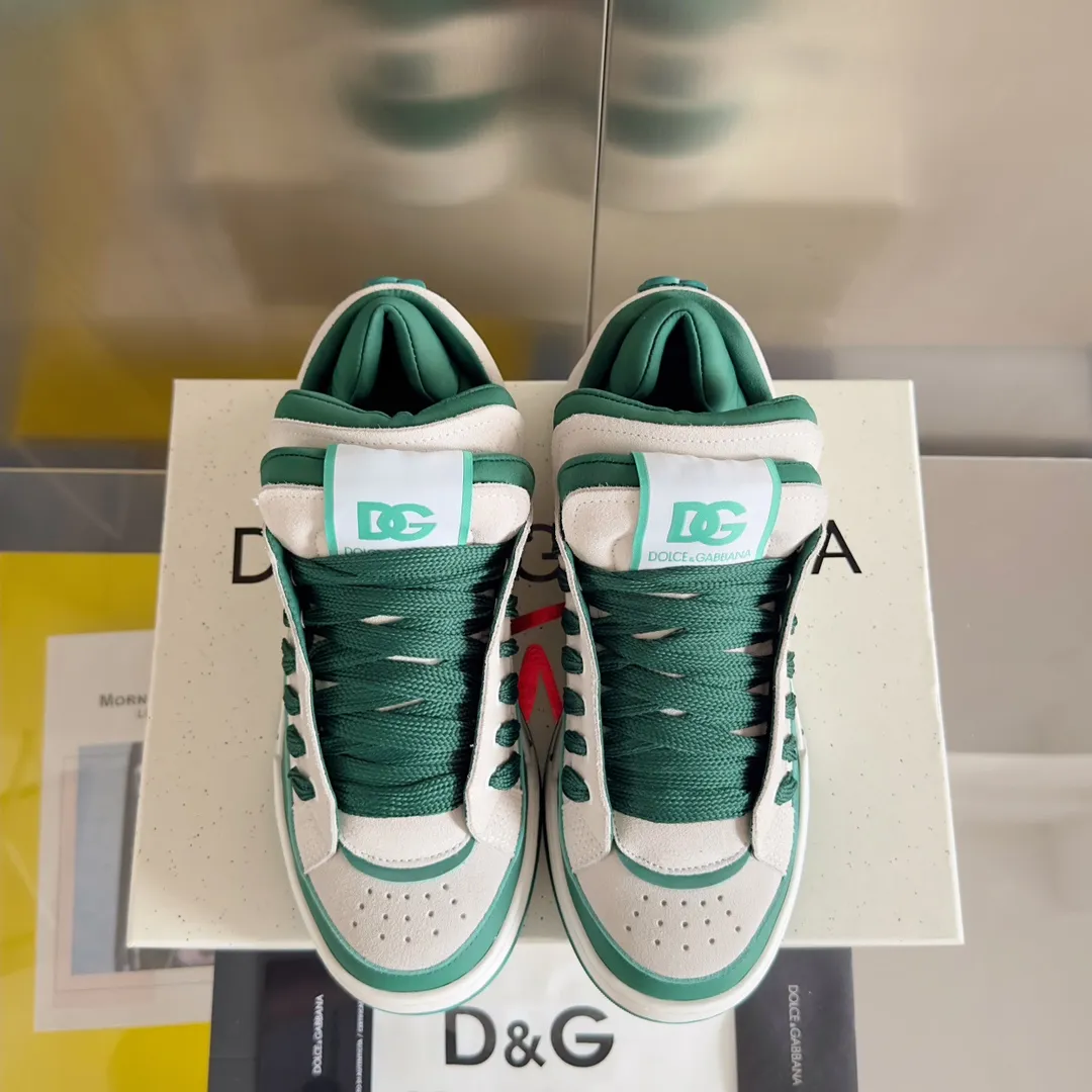 Factory price: 458💰D&G's latest Cushion series casual sports shoes, dad shoes, running shoes, original purchase and development, production, handmade, but always looking to the future. The new Cushion sneakers feature a two-tone suede upper accented by a mesh contrasting printed DG cross logo on the side. The lightweight, grippy rubber outsole adopts an innovative design to provide excellent performance, and the jacquard label adds timeless style. Exquisite packaging at the delivery counter🛍📦 ▪️ Fabric: Original custom-made first-layer cowhide ▪️ Lining: Original custom-made breathable towel lining ▪️ Sole: Original open-molded rubber material ▪️ Bottom thickness: 3.5CM ▪️ Size: Men's 38-45